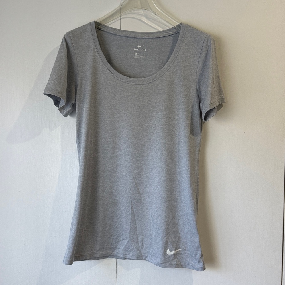 Nike Women’s Heather Gray Dri-FIT Tee Sz XS
